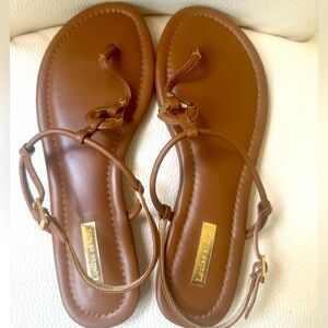 Louise et Cie NWOT Brown / Gold T-Strap Thong Flats Sandals Buckle Adjustable